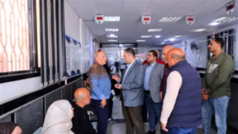 محافظ دمياط يتفاجئ المركز التكنولوجي برأس البر ويوجه بسرعة إنجاز طلبات المواطنين