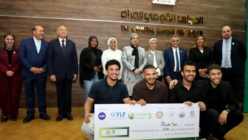 محافظ القاهرة يختتم النسخة الثالثة من برنامج قادة المناخ ويكرم الفائزين