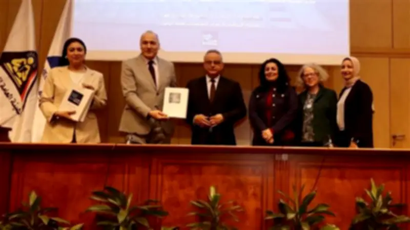 مكتبة الإسكندرية تطلق منهج "كتاب وشاشة" لتعليم الكبار في مصر