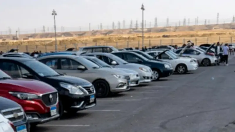 وداعًا تسلا موديل إس المحبوبة.. وبي إم دبليو تبتكر شاشة بانورامية ثورية