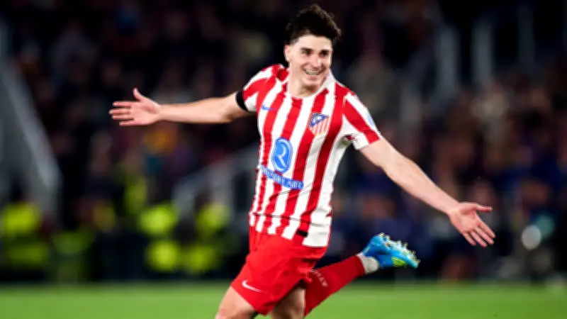 فشل صفقة ألفاريز رفيق ميسي لاوتارو مارتينيز قائمة برشلونة المختصرة لتعزيز الهجوم