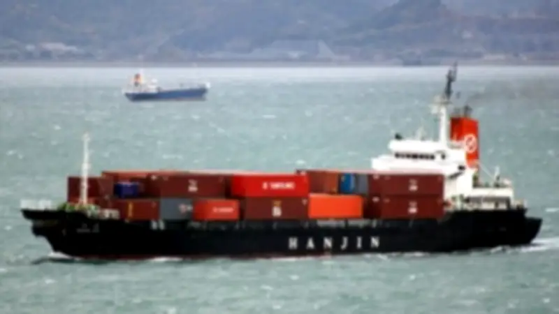 سنتكوم تفرج عن سفينة تجارية بعد التأكد من عدم توجهها لإيران