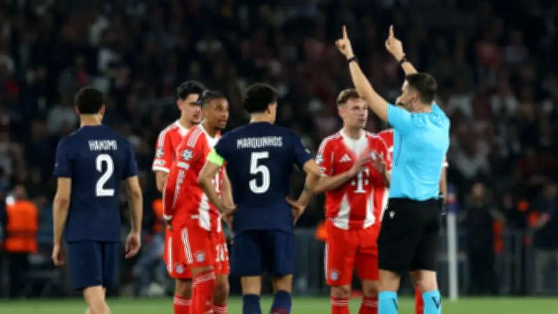 خبير تحكيمي يعلق على ركلة جزاء باريس أمام بايرن ميونخ في دوري الأبطال