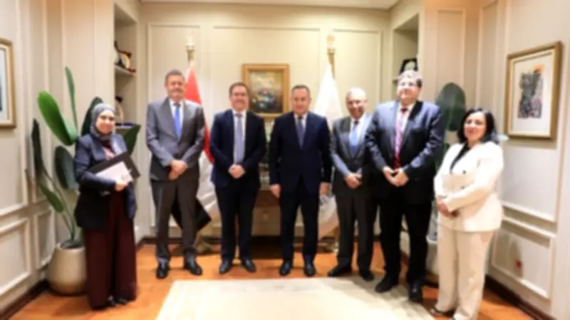 وزير التعليم العالي يستعرض استراتيجية تحويل مصر لمركز إقليمي للتعليم