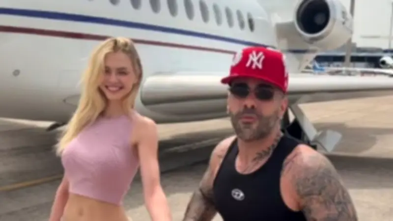 نجل دبلوماسي إيراني سابق يثير غضباً باستعراض حياة البذخ على متن طائرة خاصة