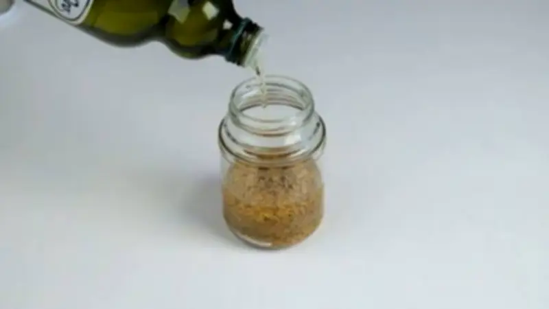 فوائد مزيج بذور الحلبة مع زيت الزيتون لعلاج الانتفاخ وتحسين الهضم