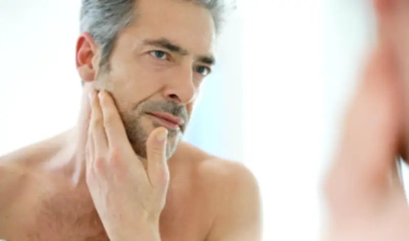 عادات يومية خاطئة تسرع ظهور علامات الشيخوخة