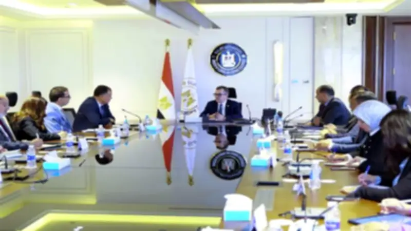 وزير التخطيط يبحث مع البنك الإسلامي تعزيز الشراكة لمواجهة التحديات