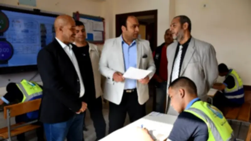 رئيس مياه الجيزة يتفقد اختبارات طلاب المدرسة الفنية