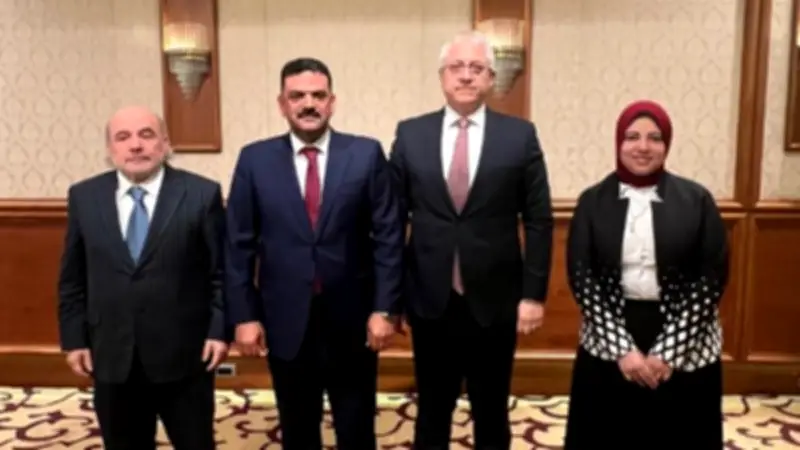 رئيس الثروة المعدنية يبحث فرص التعدين مع شركات تركية في إسطنبول