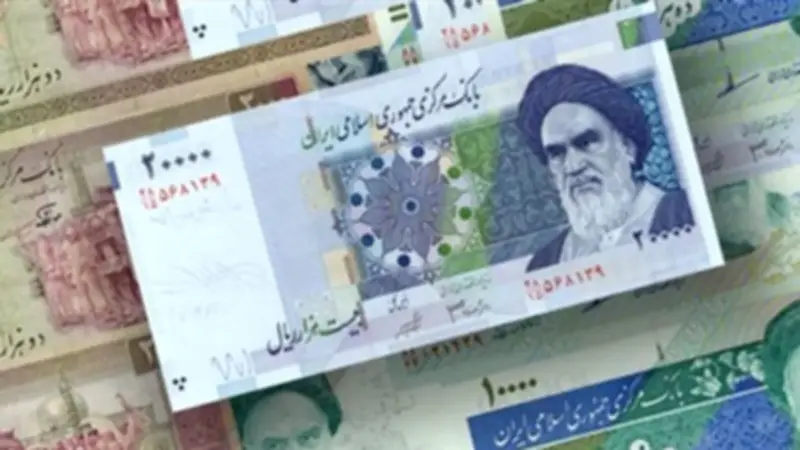 انهيار تاريخي للريال الإيراني: أدنى مستوى أمام الدولار