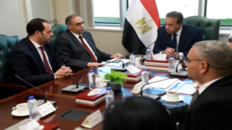 وزير الصحة يتابع مستجدات المشروعات الإنشائية مع رئيس شركة وادي النيل