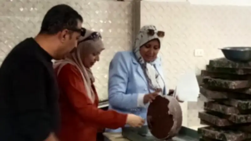 ضبط كيان غير مرخص لتصنيع الشوكولاتة من بقايا البسكويت وزيت مجهول في المنوفية