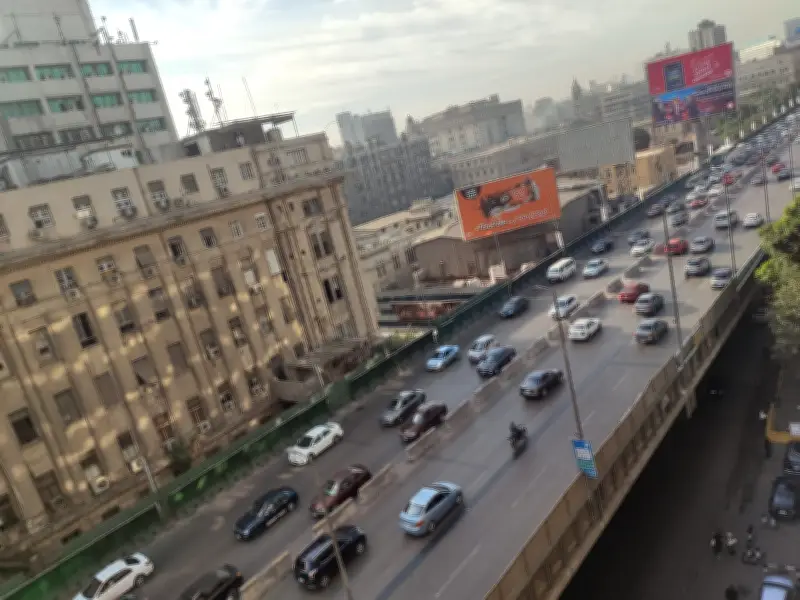 النشرة المرورية الرقمية: انتشار مكثف للخدمات وتحذيرات من السرعة الزائدة