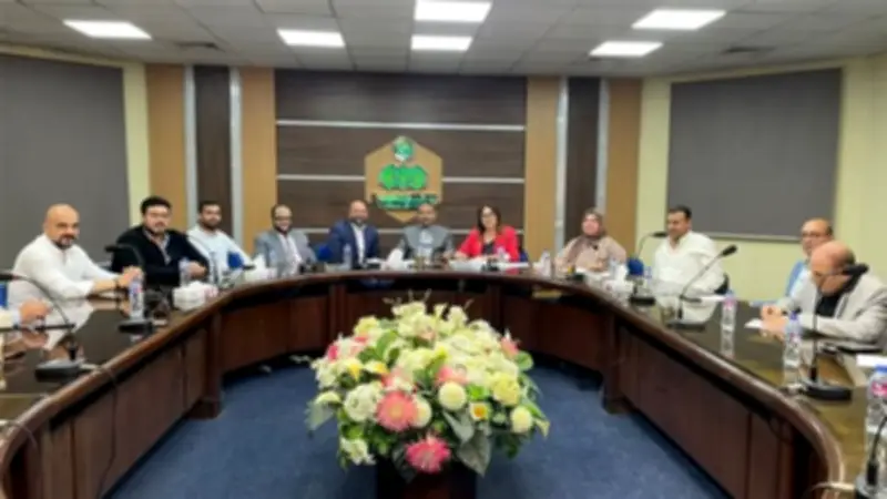 مستثمرو العاشر يناقشون أزمة المياه والغش التجاري وندرة العمالة