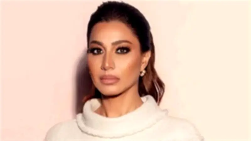 بسمة وهبة تطمئن الجمهور بعد حادث سير مروع: الحمد لله نجوت من موت محقق