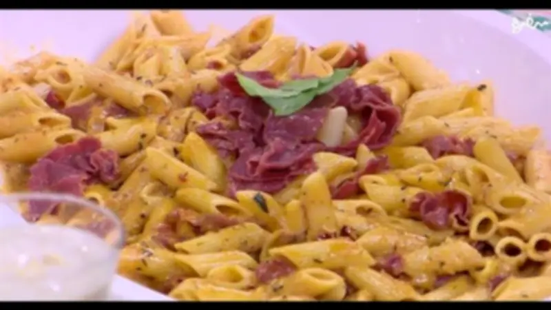طريقة عمل المكرونة بالبسطرمة الشهية في المنزل