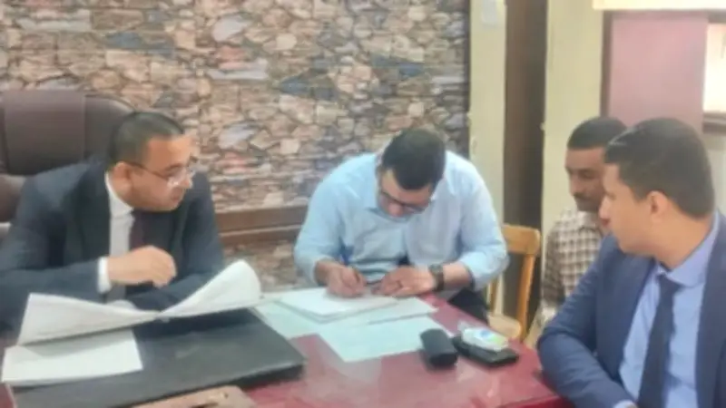 النيابة الإدارية تفحص واقعة تعدي معلمة بالضرب على تلميذ في سوهاج