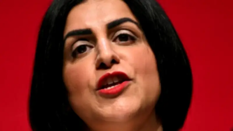 وزيرة الداخلية البريطانية: لا أدلة على صلة منفذ الطعن بإيران