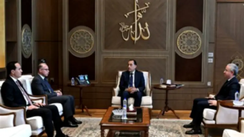 مدبولي يعين محمد عوض رئيساً لهيئة الاستثمار وإيمان منصور نائباً له