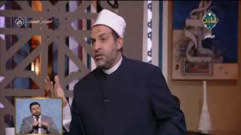 هل يجوز تفضيل الأضحية على العمرة لمساعدة الفقراء؟ أمين الفتوى يوضح