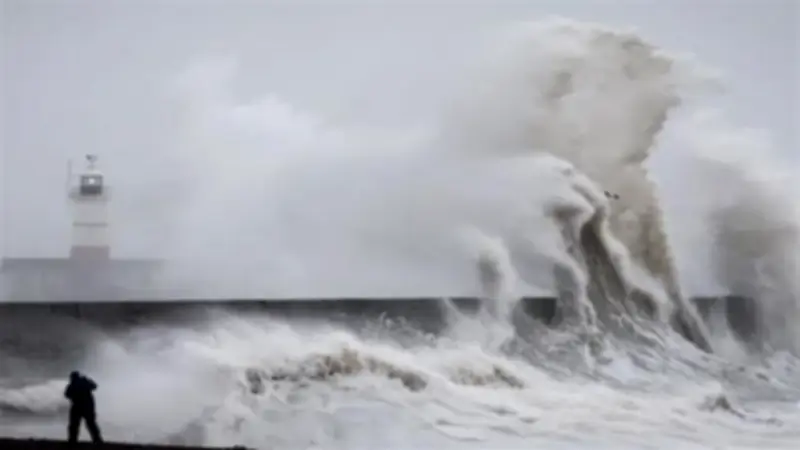 عاصفة جليدية تضرب ميزوري بحبات برد بحجم كرات البيسبول وتتلف ممتلكات وتقتل طائرا