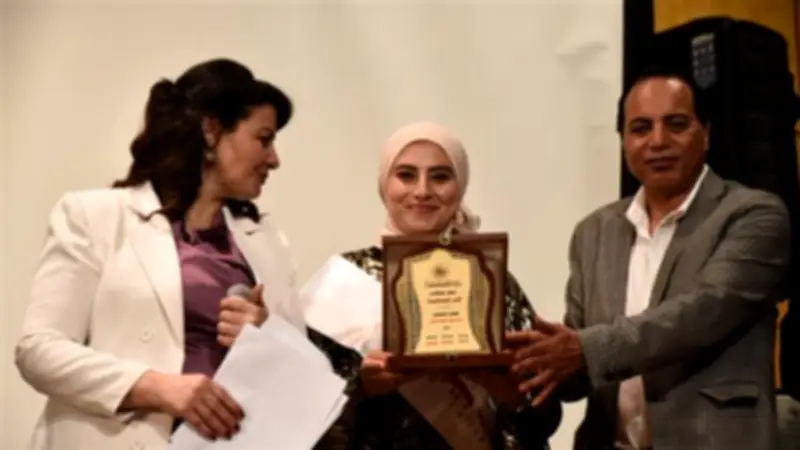نقابة الصحفيين تكرم دينا عاشور ضمن الأمهات المثاليات في عيد المرأة