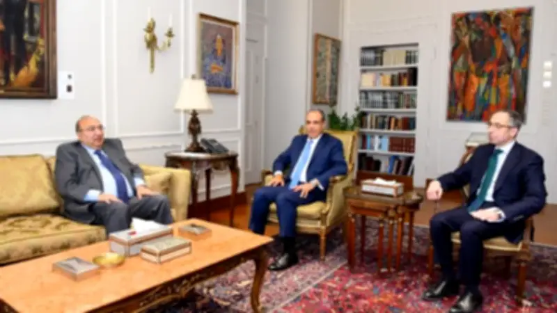 وزير الخارجية يبحث مع رئيس اللجنة الوطنية جهود مكافحة الهجرة غير الشرعية