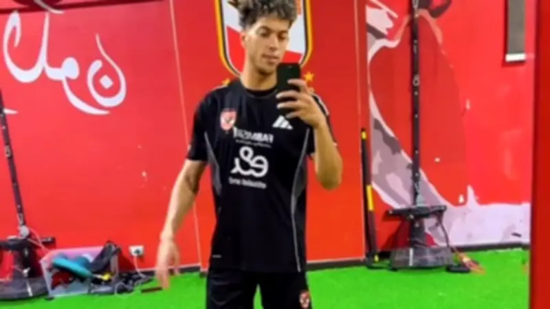 إمام عاشور يقترب من العودة لقيادة وسط الأهلي أمام الزمالك