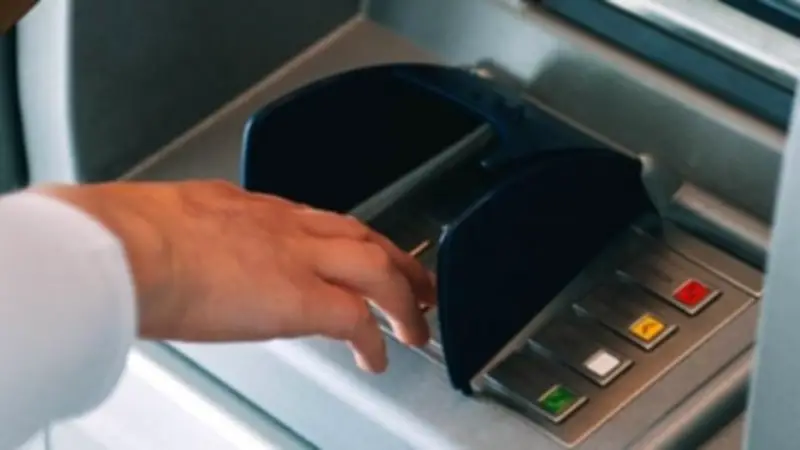 خطوات استرداد المبلغ المخصوم من حسابك دون صرف نقدي من الصراف الآلي