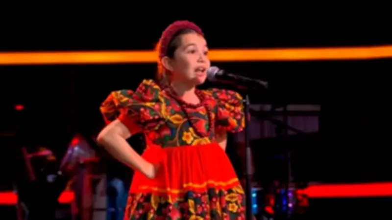 إيميليا أصغر متسابقة في ذا فويس كيدز تبهر لجنة التحكيم بصوتها الأوبرالي