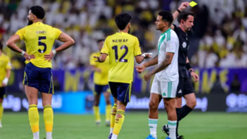 خبير تحكيمي يوضح حقيقة ركلة الجزاء المثيرة للجدل في مباراة النصر والأهلي