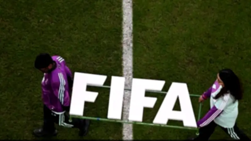 فيفا يطلق مشاورات لإلزام الأندية بإشراك لاعب شاب محلي في المباريات