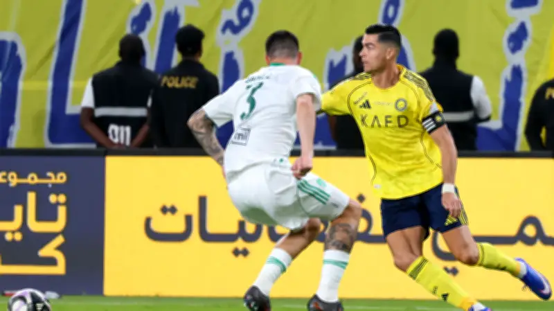 النصر يقترب من لقب الدوري السعودي بعد فوزه على الأهلي بهدفين