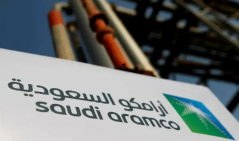 السعودية تخفض سعر بيع خامها لآسيا مع توقعات زيادة الإنتاج