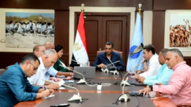 محافظ البحر الأحمر يتابع تفعيل منظومة إدارة المخلفات بعد إغلاق المقلب العمومي