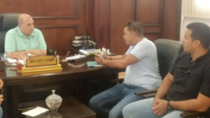 رئيس مدينة مرسى علم يعقد لقاء جماهيري لبحث مطالب المواطنين