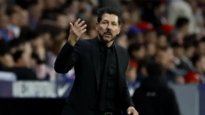 سيميوني يشيد بأداء أتلتيكو مدريد ويكشف عن ثلاثة مصابين قبل لقاء آرسنال في لندن