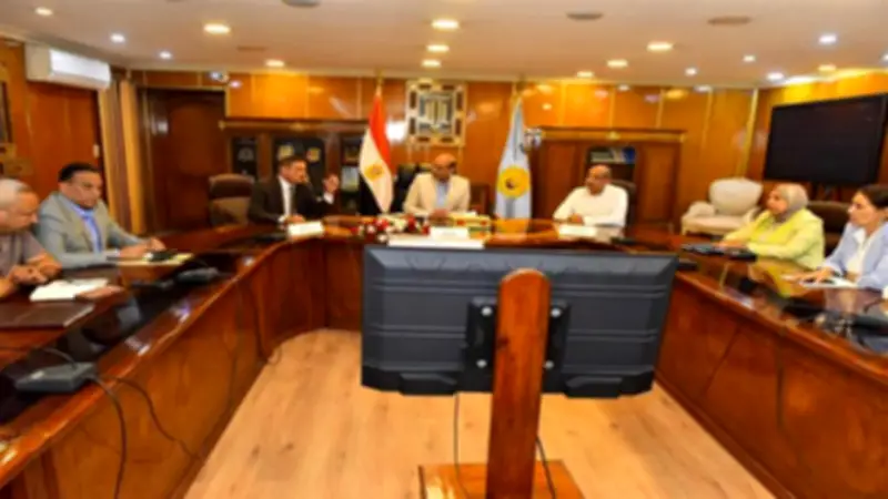 محافظ أسيوط يوجه بتسريع تقنين أراضي الدولة وتقديم التسهيلات للمواطنين