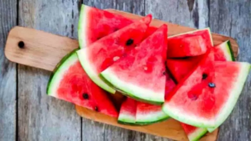 فئات ممنوعة من الإفراط في تناول البطيخ لتجنب المضاعفات الصحية