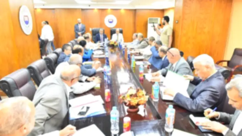 محافظ أسيوط يترأس اجتماع الغرفة التجارية لتعزيز الاستثمارات