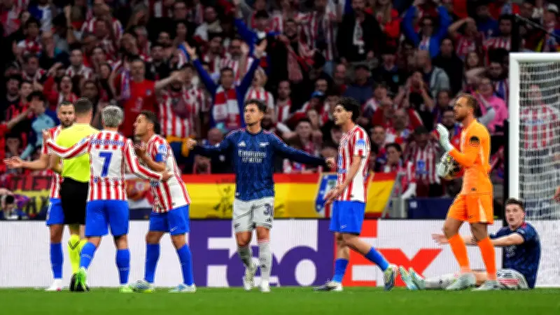 جدل تحكيمي جديد في نصف نهائي الأبطال يثير شكاوى برشلونة