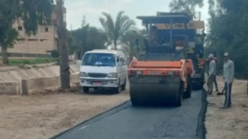 محافظ كفر الشيخ يتابع رصف طريق شباس عمير الكردي بقلين