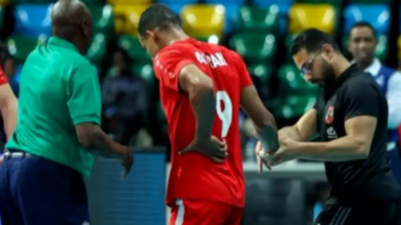 إصابة محمد عسران لاعب طائرة الأهلي بجرح قطعي في كف اليد