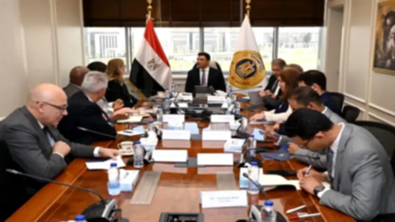 وزير الصناعة يحث فولكس فاجن على تسريع التصنيع المحلي والتصدير