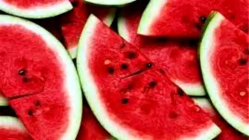 يقلل الإجهاد ومضاد للأكسدة.. ماذا يحدث لجسمك عند تناول البطيخ؟