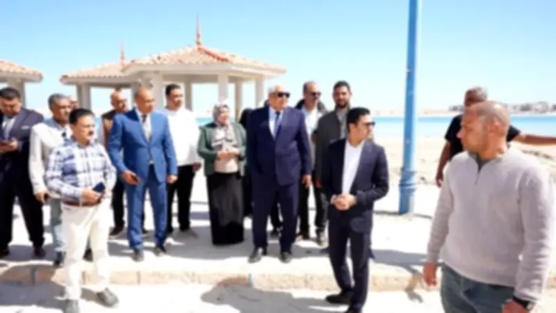محافظ مطروح يتفقد تطوير الكورنيش الشرقي ويوجه بحلول مرورية جديدة