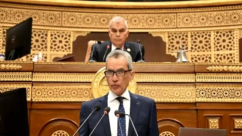 وزير شئون المجالس النيابية يهنئ عمال مصر بعيدهم