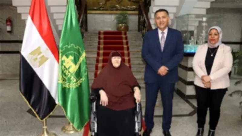 محافظ القليوبية يقدم مساعدات عاجلة لثلاث حالات إنسانية