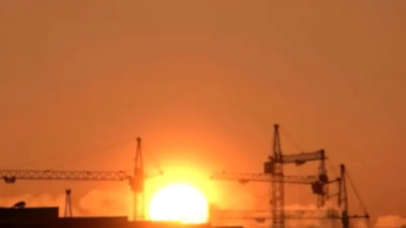 الرئيس السيسي يشاهد فيلمًا تسجيليًا بعنوان "صناع الحاضر وصناع المستقبل" في احتفالية عيد العمال